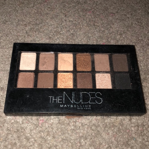 The Nudes Maybelline Eyeshadow - Picture 1 of 3